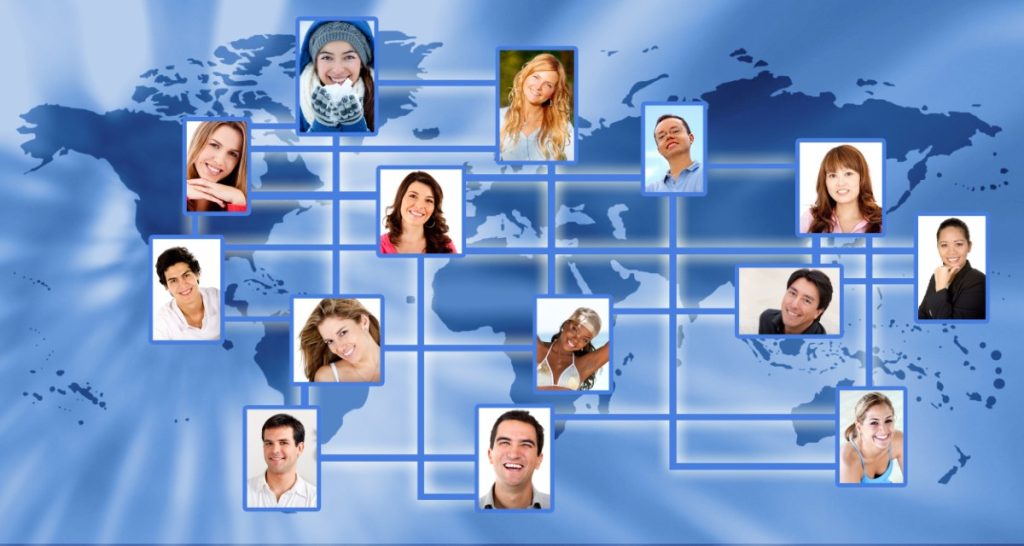 Réseau numérique illustrant la collaboration des employés sur le portail intranet UrbanWeb.