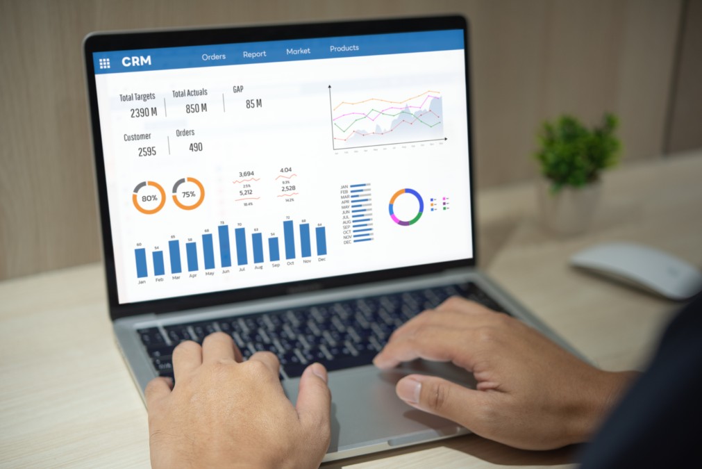 Utilisation d'un logiciel CRM intégré au Yield Management pour automatiser la tarification.