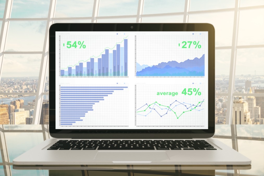 Tableaux de bord affichant le suivi des performances et la croissance dans le cadre du Yield Management.